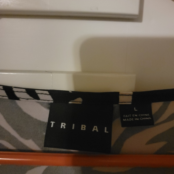 Tribal Black and White Rose Pattern Tank Top - Picture 2 of 2